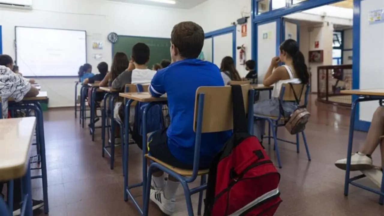 Las CCAA bajan ratios escolares ante la inacci&oacute;n del Gobierno