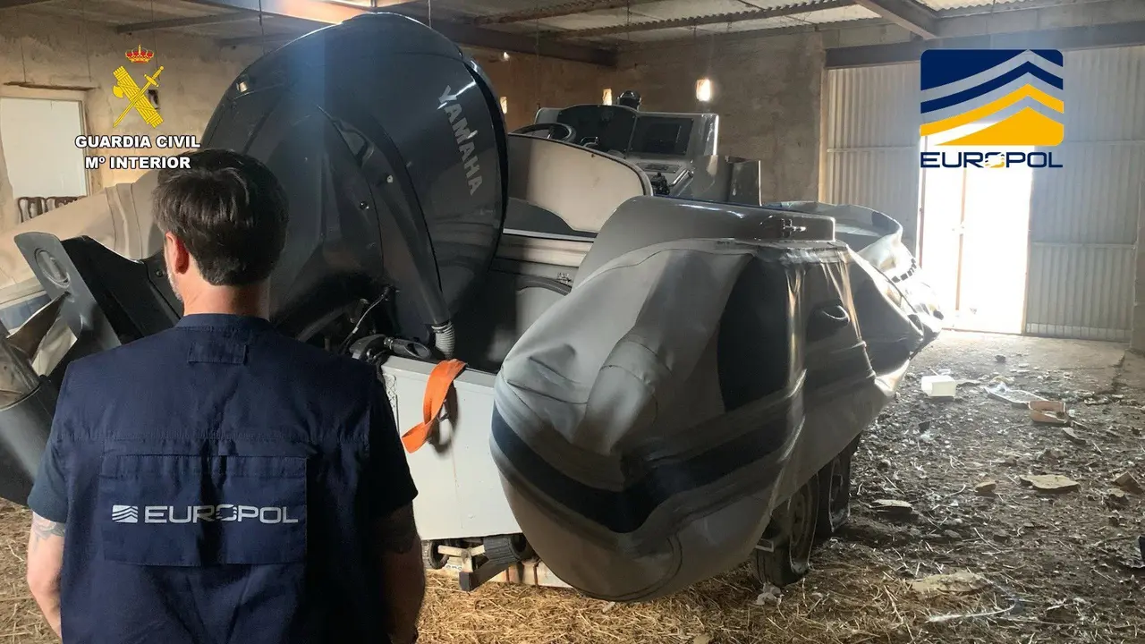Una de las embarcaciones equipadas con grandes motores intervenidas en la operaci&oacute;n 'Nautilita'. / EP