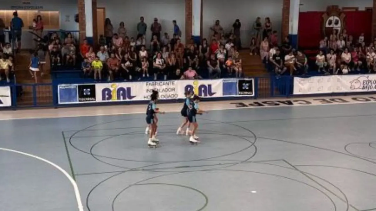 Exhibici&oacute;n de patinaje en el pabell&oacute;n de Caspe. / AYTO. CASPE