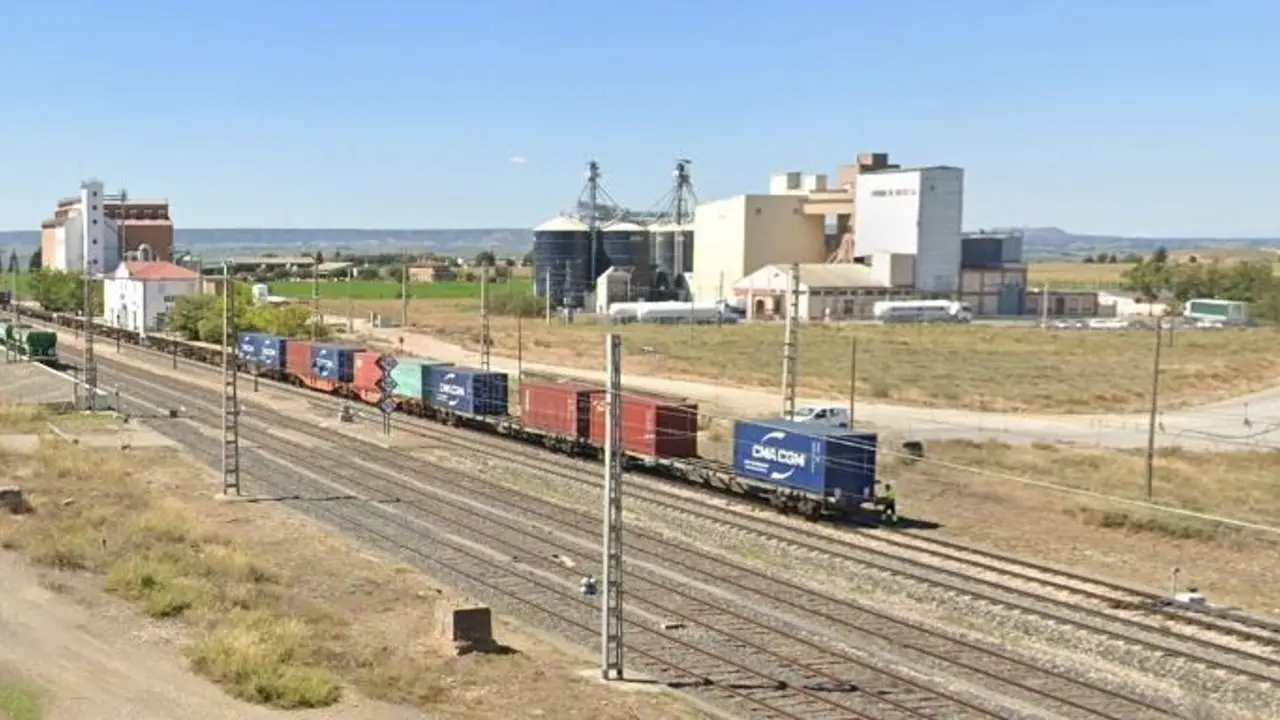 L&iacute;nea Zaragoza &ndash; Lleida &ndash; Tarragona a la altura de la estaci&oacute;n de Selgua (Huesca). / MINISTERIO DE TRANSPORTES