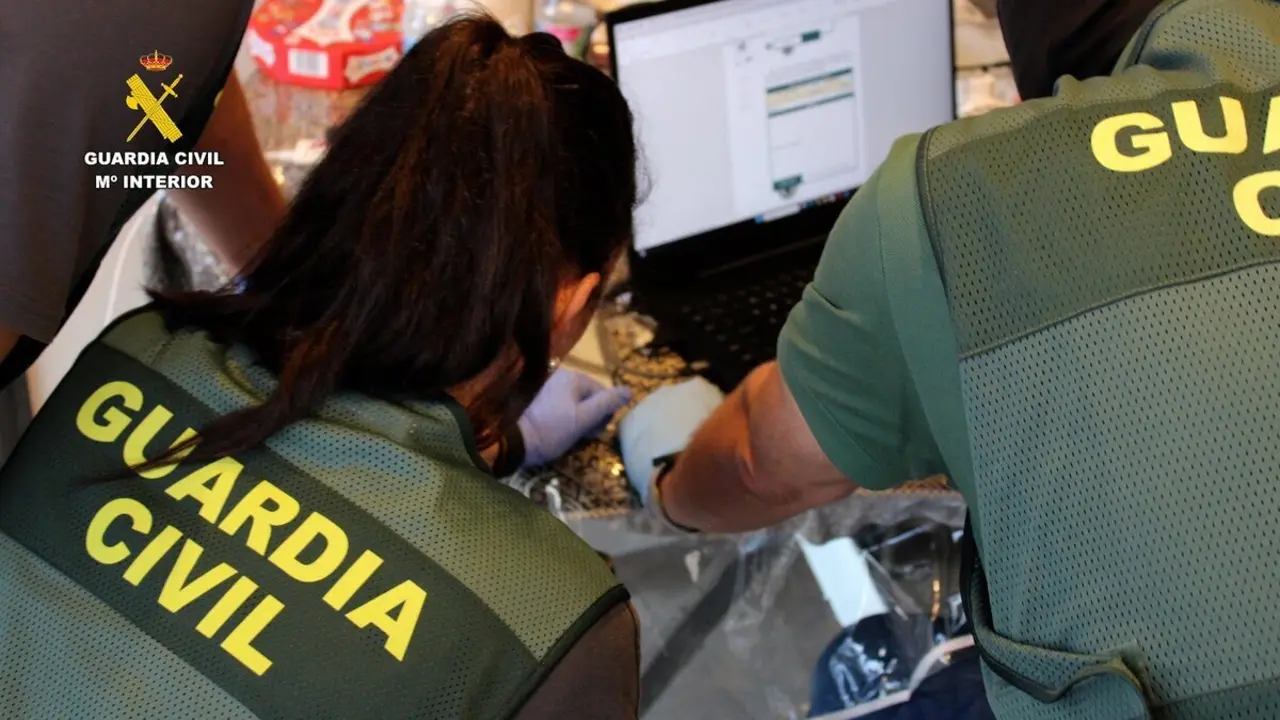 La Guardia Civil de Teruel detiene en Algeciras al presunto autor de tres delitos de acoso sexual a una menor
- GUARDIA CIVIL