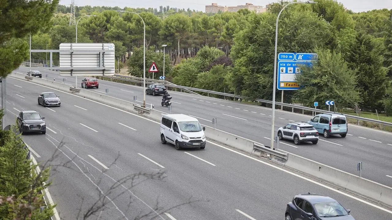 Archivo - Veh&iacute;culos en la autov&iacute;a A-3, a 30 de agosto de 2024, en Madrid (Espa&ntilde;a). La Direcci&oacute;n General de Tr&aacute;fico (DGT) prev&eacute; 4.760.000 movimientos de largo recorrido con motivo de la operaci&oacute;n retorno del verano.
- Jes&uacute;s Hell&iacute;n - Europa Press - Archivo