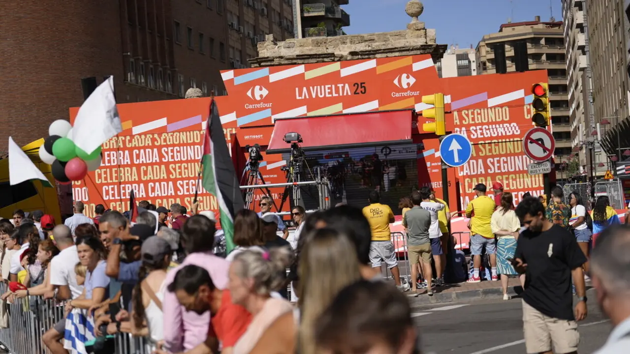 La Vuelta Ciclista a Espa&ntilde;a a su paso por Zaragoza ./ &Aacute;lvaro Calvo