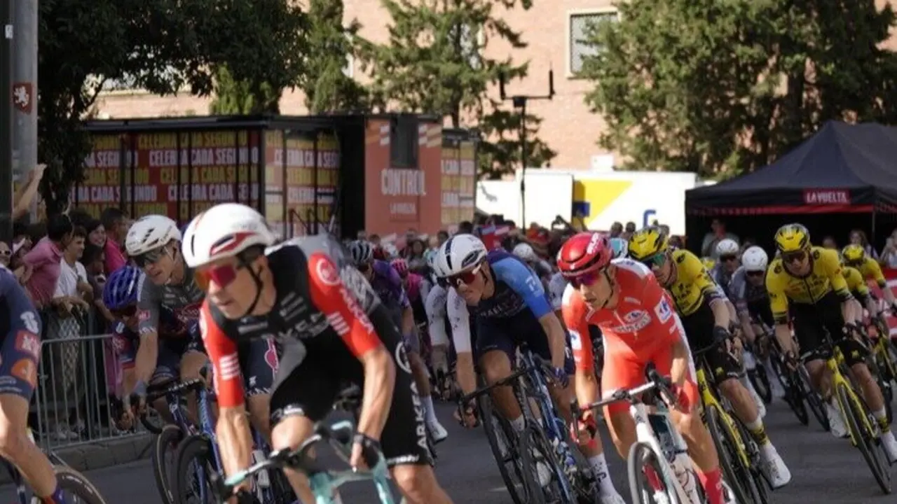 En im&aacute;genes | La Vuelta Ciclista toma la ciudad de Zaragoza