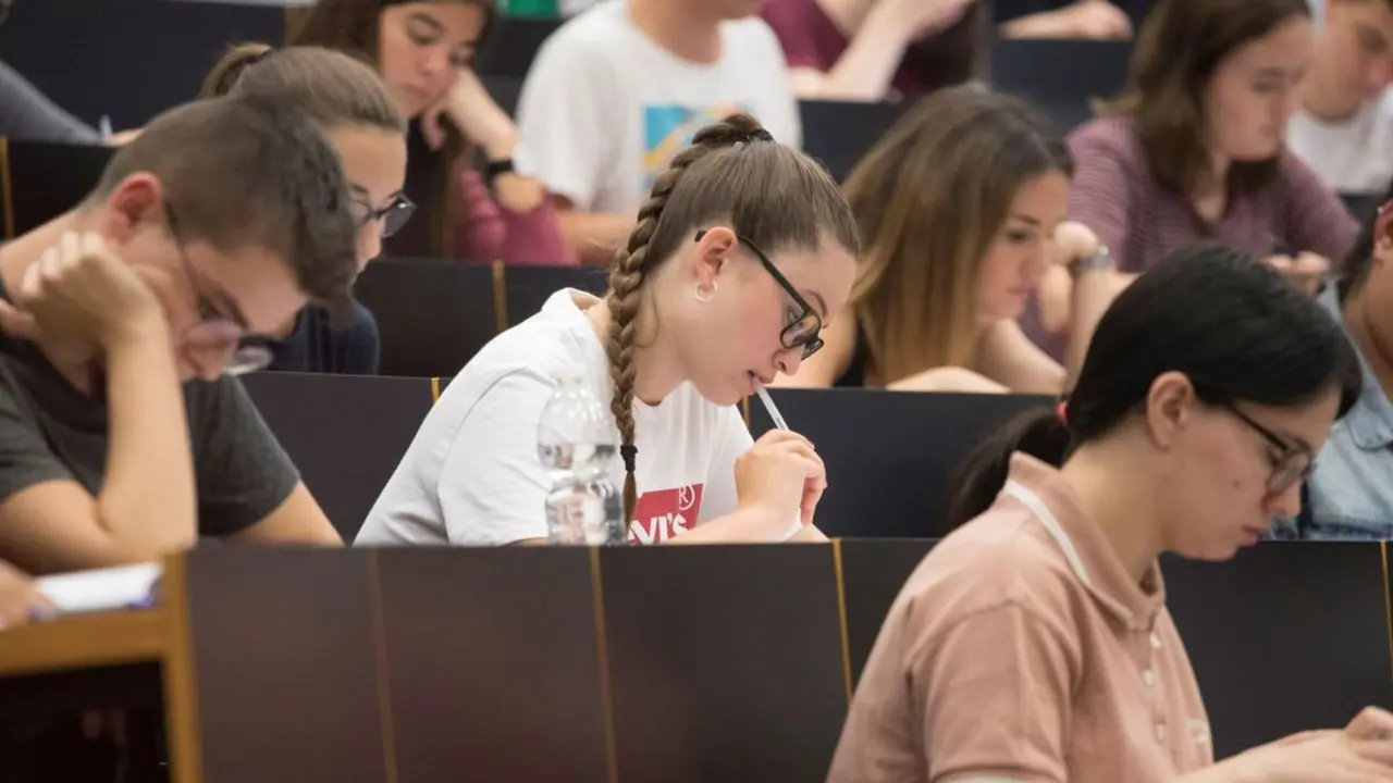 La repetici&oacute;n escolar baja a m&iacute;nimos hist&oacute;ricos, mientras los expertos dudan del avance educativo ./ Foto: El Confidencial