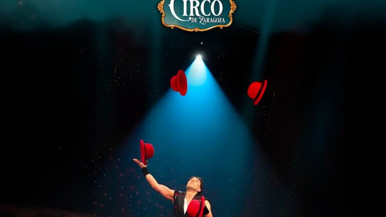 Espect&aacute;culo de malabares con sombreros en el Festival internacional del circo