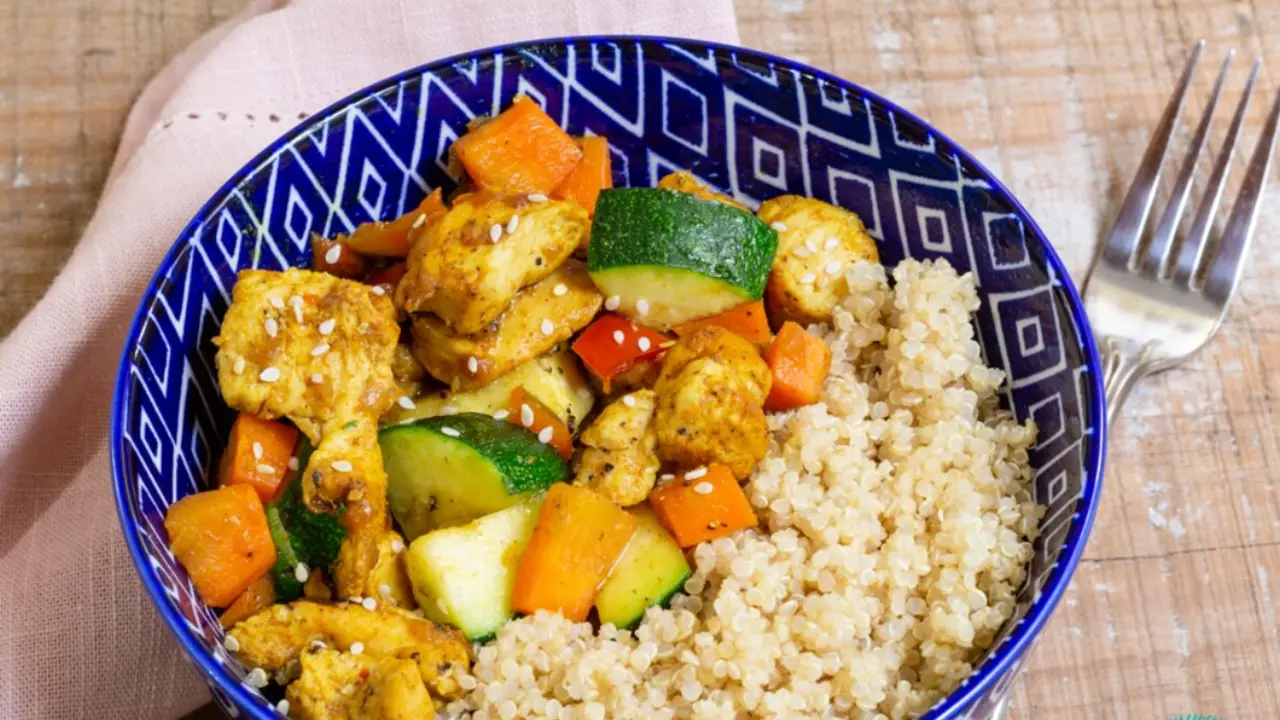 BOWL DE QUINOA Y POLLO PICANTE. / THE FOODIES' KITCHEN