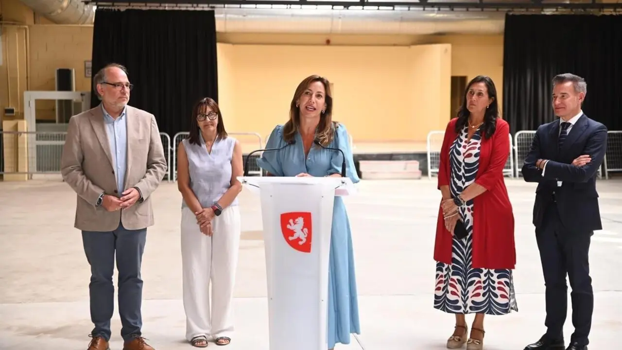 La alcaldesa de Zaragoza, Natalia Chueca, visita el fin de las obras del pabell&oacute;n de Movera.
- RAM&Oacute;N COMET/AYUNTAMIENTO DE ZARAGOZA