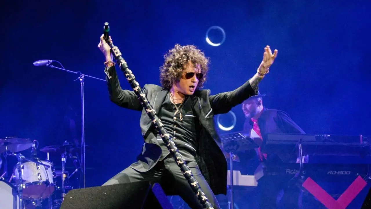 Bunbury durante uno de sus conciertos