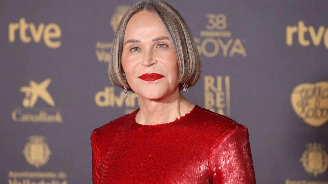 Archivo - La actriz Antonia San Juan posa en la alfombra rosa previa a la gala de la 38 edici&oacute;n de los Premios Goya. / EP
