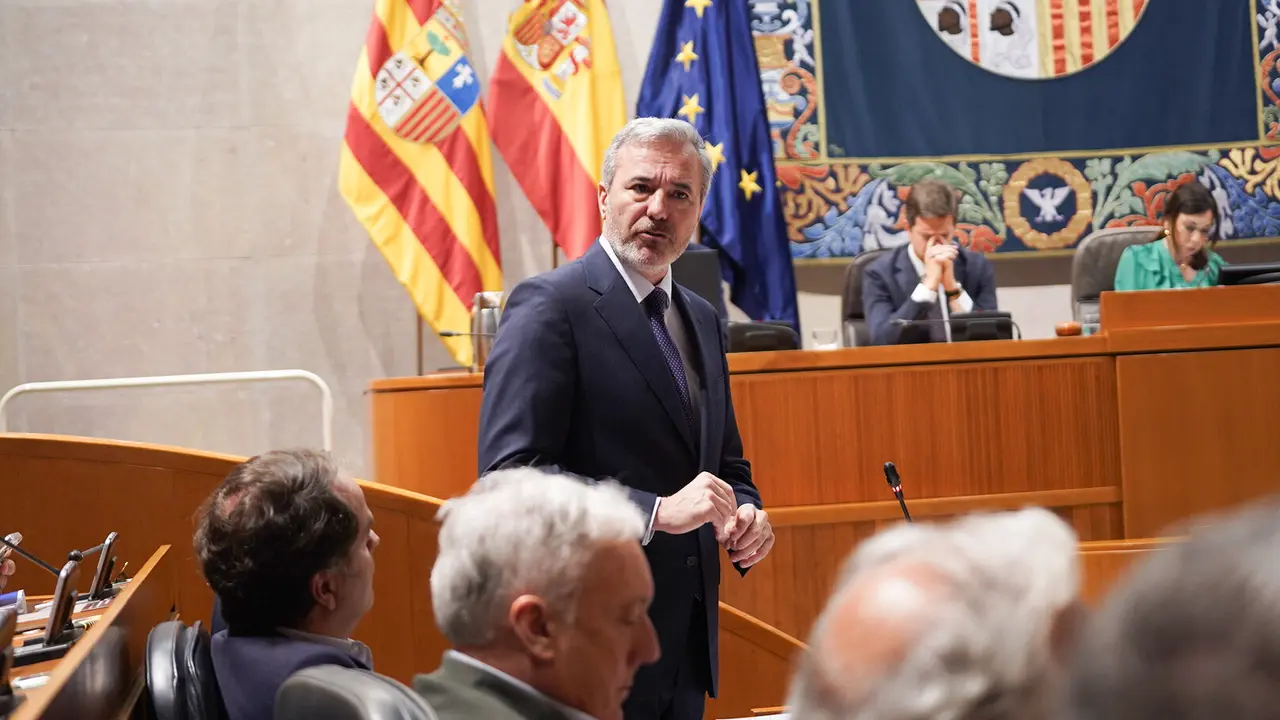 El presidente de Arag&oacute;n, Jorge Azc&oacute;n, en las Cortes de Arag&oacute;n