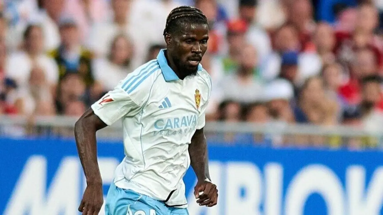Paul Akouokou en su primer partido con el Real Zaragoza