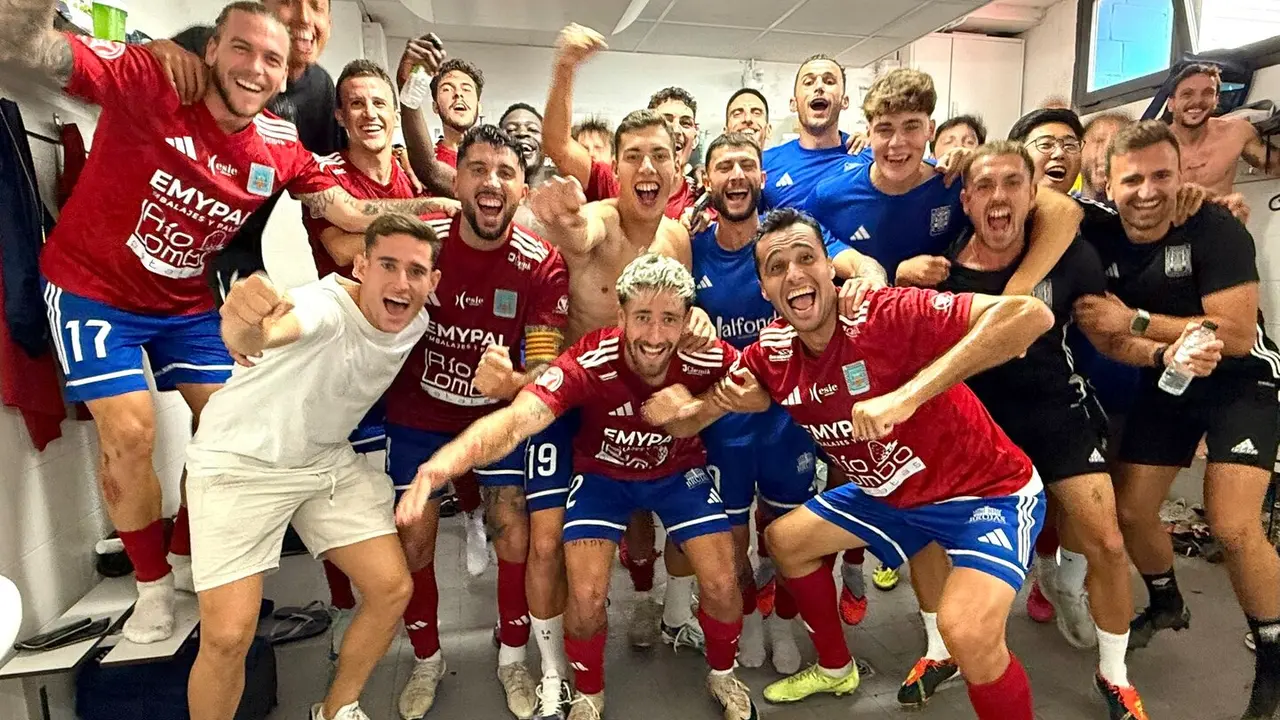 Celebraci&oacute;n de la SD Tarazona tras su primera victoria de la temporada
