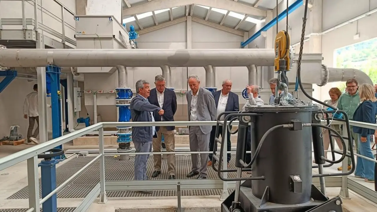 El consejero de Medio Ambiente y Turismo del Gobierno de Arag&oacute;n, Manuel Blasco, y el director del Instituto Aragon&eacute;s del Agua, Luis Esta&uacute;n.
- GOBIERNO DE ARAG&Oacute;N