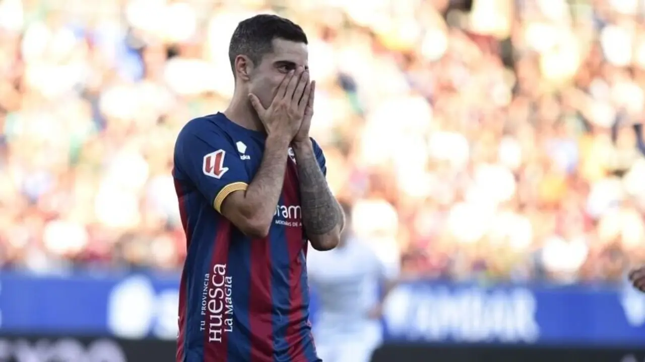 Julio Alonso durante un partido con la SD Huesca / LaLiga