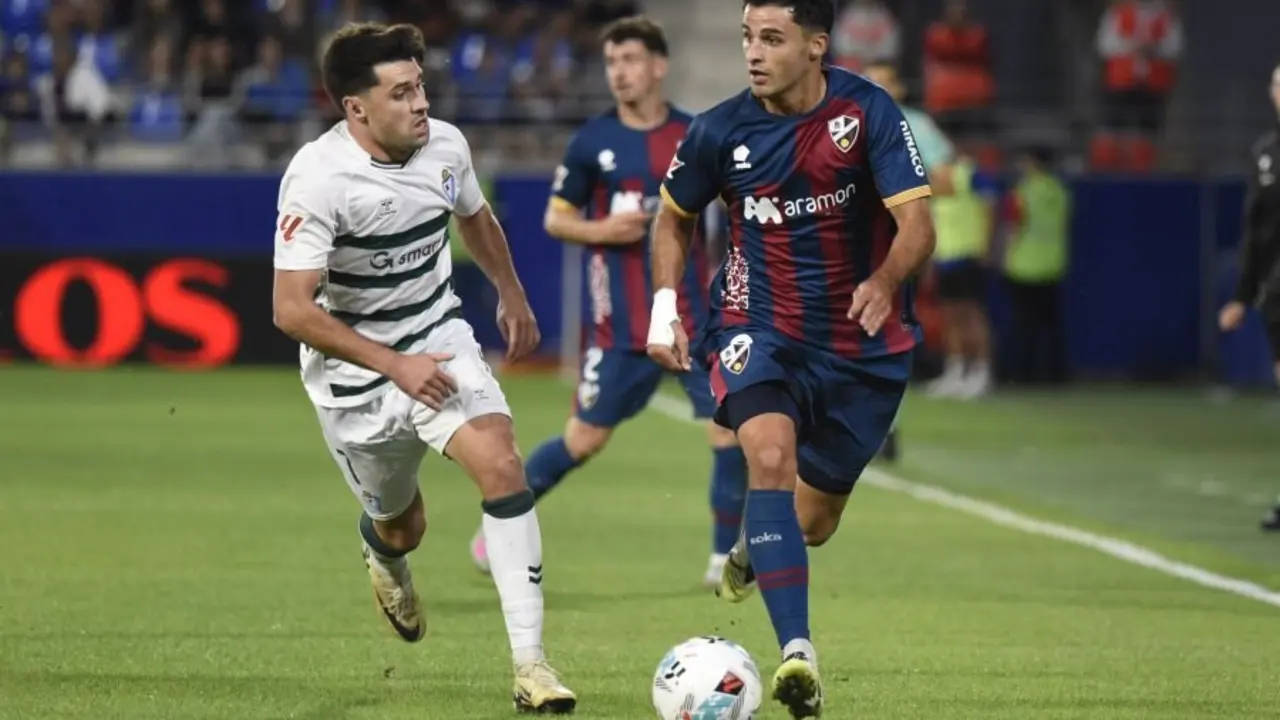 Jes&uacute;s &Aacute;lvarez durante un partido con la SD Huesca / LaLiga