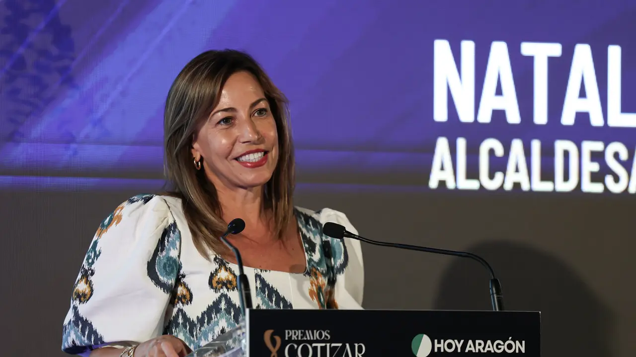 La alcaldesa, Natalia Chueca, en los Premios Cotizar 2025. / HOY ARAG&Oacute;N