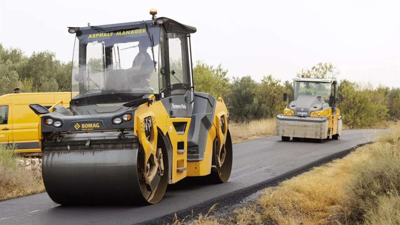 Arreglo de la carretera de Codo.
- ARÁNZAZU NAVARRO