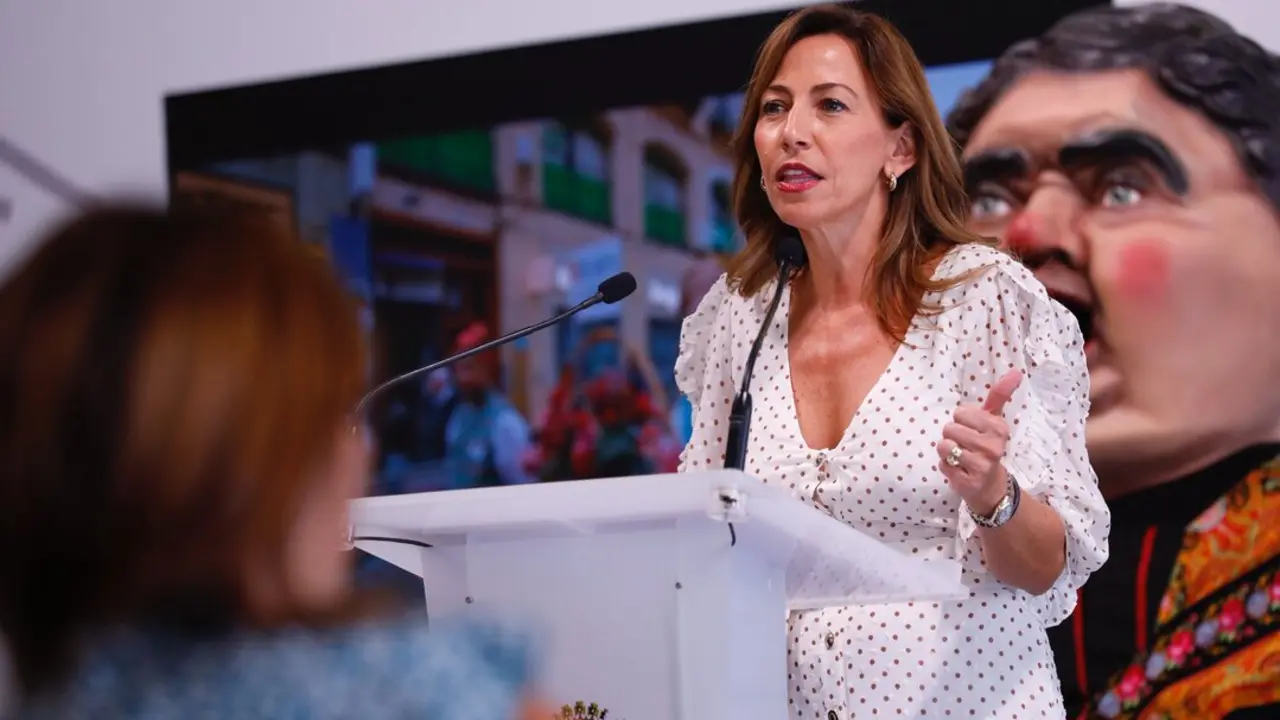 La alcaldesa, Natalia Chueca, durante la presentaci&oacute;n de las Fiestas del Pilar 2025. /AZ