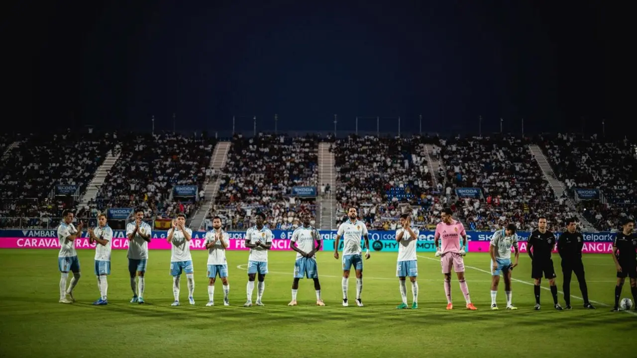 Jugadores del Real Zaragoza ante el Albacete / Marcos Cebri&aacute;n