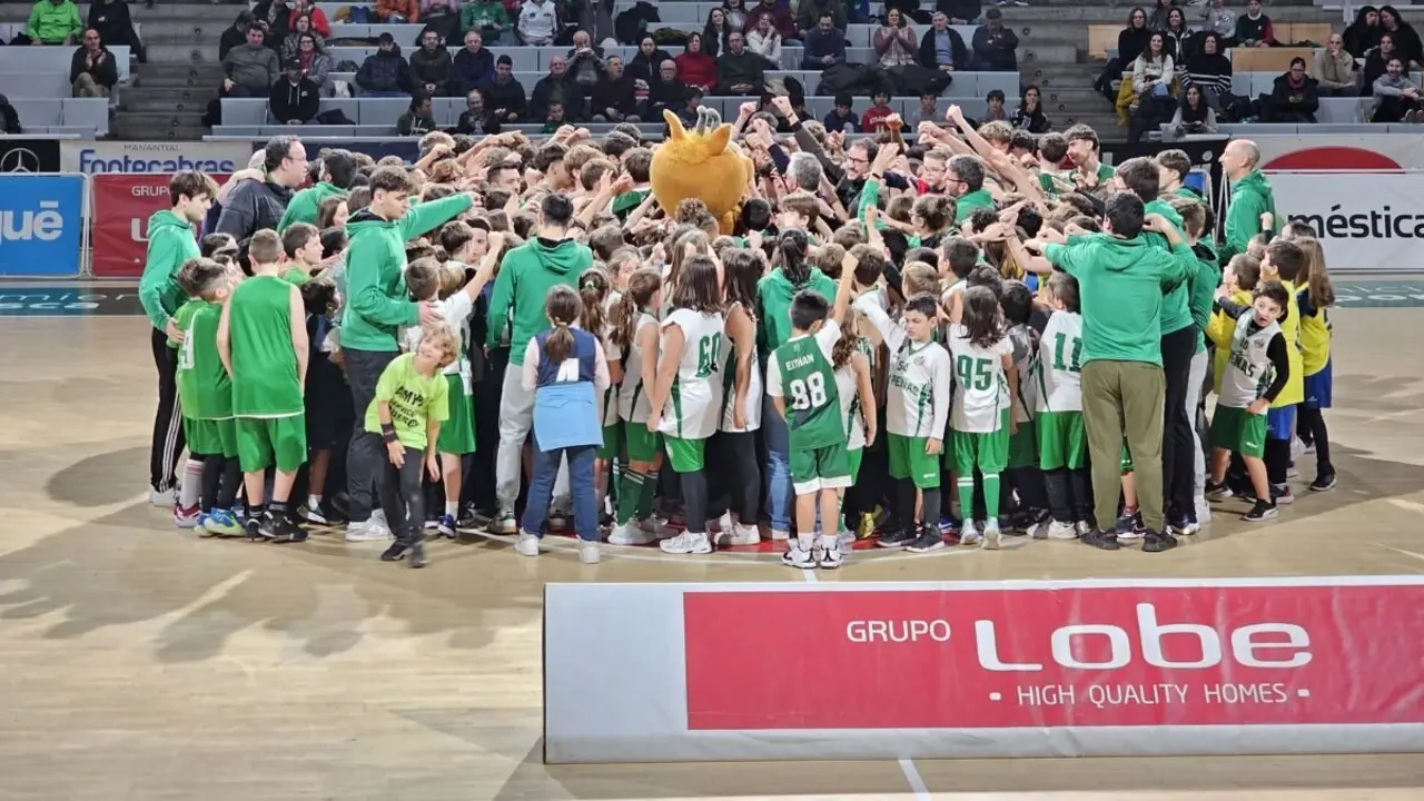 Grupo Lobe es el patrocinador principal del CB Pe&ntilde;as Huesca. / HA