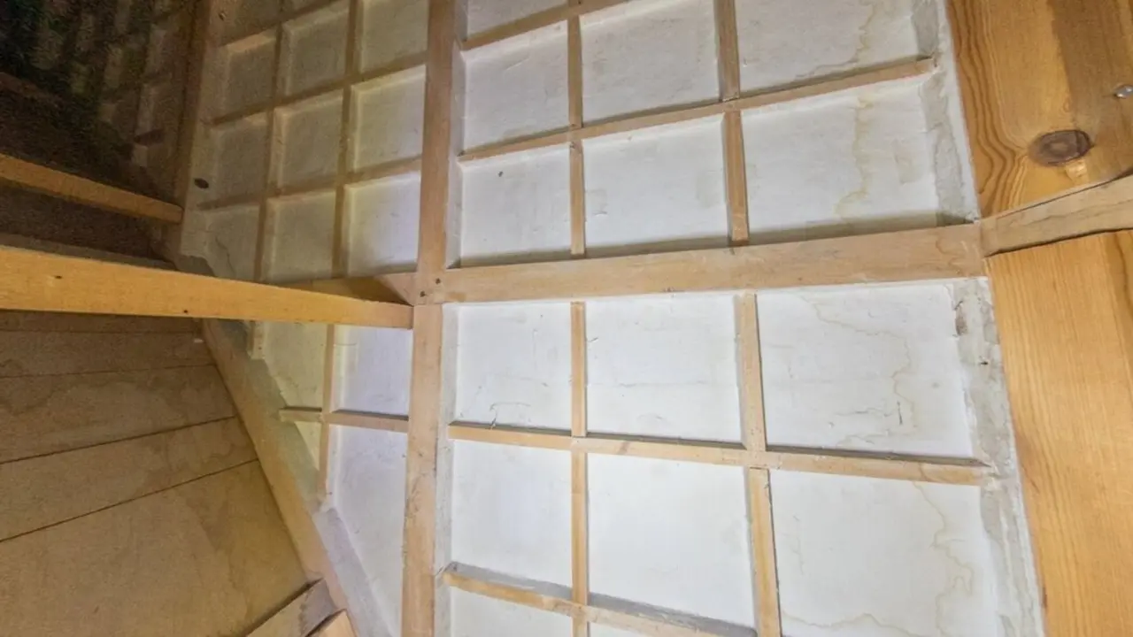 Humedades en una de las arcadas que sirven de soporte a las pinturas murales del Monasterio de Santa Mar&iacute;a de Sijena, que se exponen en el Museo Nacional de Arte de Catalu&ntilde;a (MNAC).
- GOBIERNO DE ARAG&Oacute;N