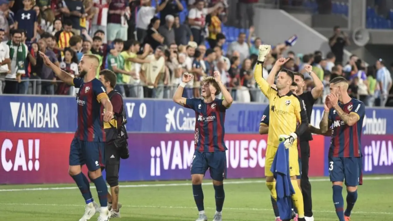 Celebraci&oacute;n de la SD Huesca en la &uacute;ltima victoria ante el M&aacute;laga / LaLiga