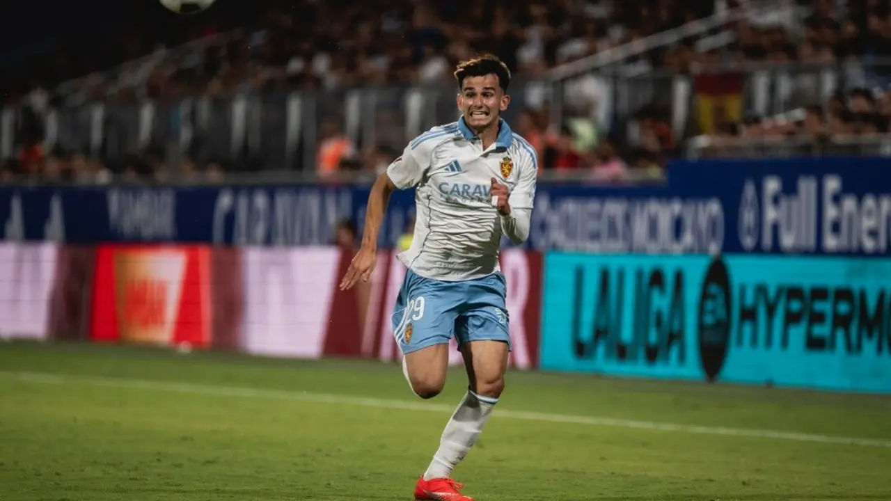 Pau Sans durante el Real Zaragoza - Albacete de la jornada 5 / Marcos Cebri&aacute;n