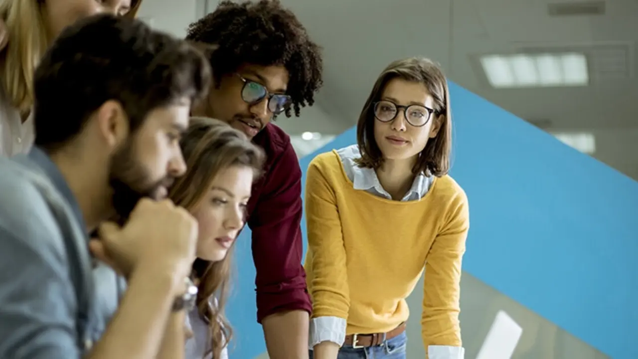 jovenes-empleo-menos-de-un-ano