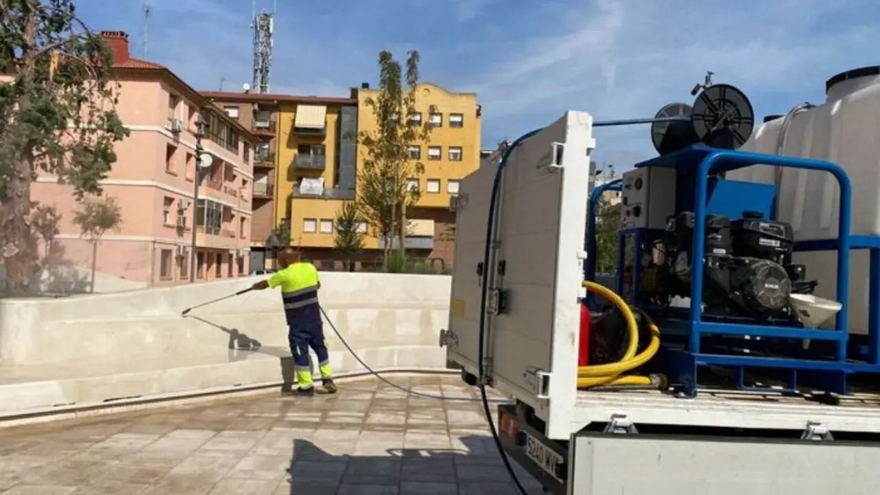 Limpieza viaria en las calles de Alca&ntilde;iz. / AYTO. ALCA&Ntilde;IZ
