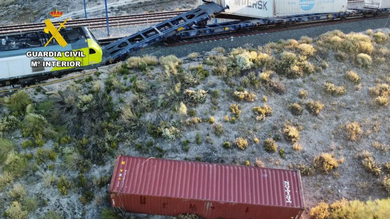 Un tren descarrila en Zaragoza junto a Puerto Venecia