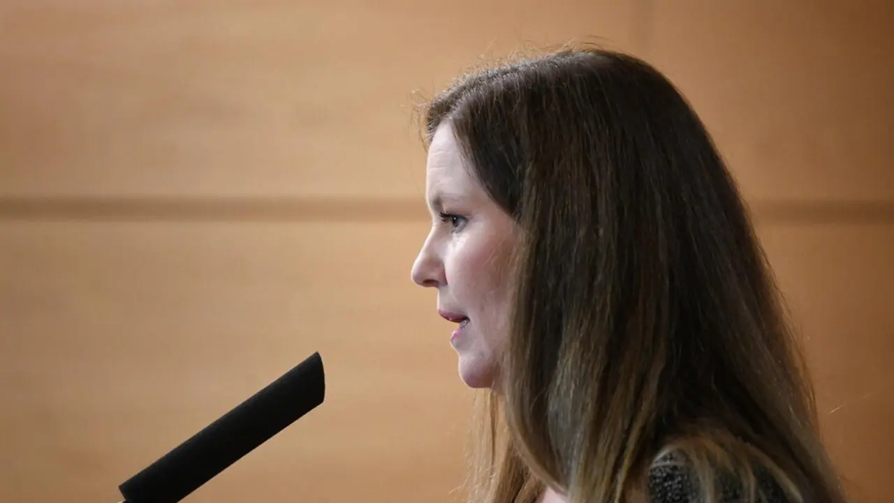 Archivo - La consejera de Familia, Juventud y Asunstos Sociales, Ana D&aacute;vila, ofrece declaraciones a los medios durante un pleno en la Asamblea de Madrid, a 4 de abril de 2024, en Madrid (Espa&ntilde;a). / EP
