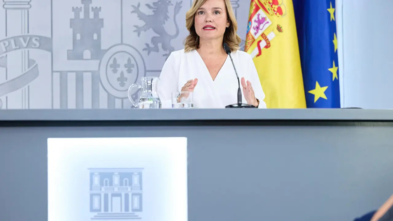 La portavoz del Gobierno y ministra de Educaci&oacute;n y Deportes, Pilar Alegr&iacute;a, en el Consejo de Ministros de este martes./ EP