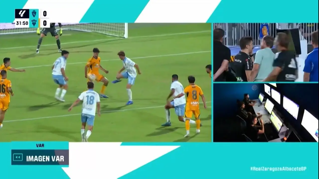 Imagen del penalti anulado al Real Zaragoza ante el Albacete / RFEF