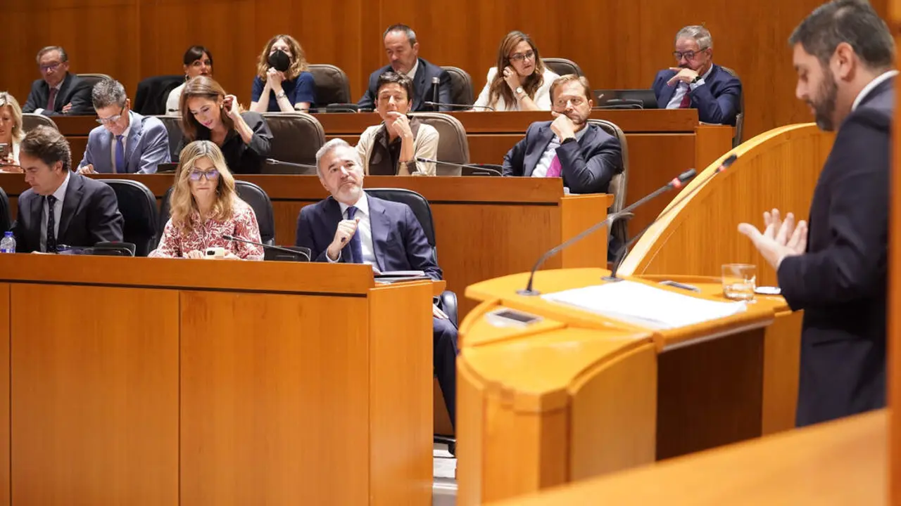 El portavoz de Vox en las Cortes, Alejandro Nolasco, en el Debate sobre el estado de la Comunidad./ Cortes de Arag&oacute;n