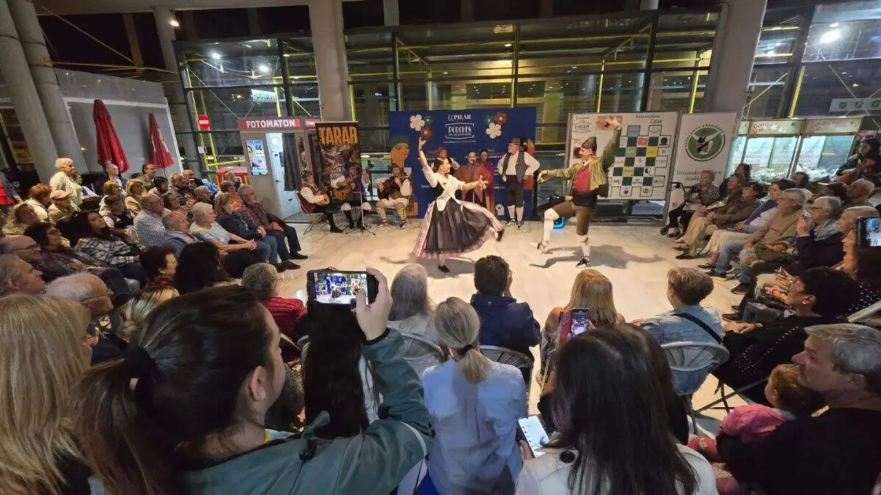 Jotas en Los Porches del Audiorama durante las Fiestas del Pilar de 2024. / LOS PORCHES