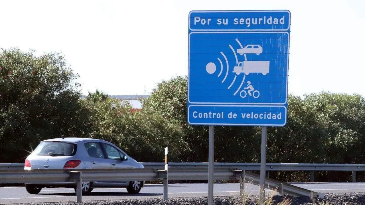 Cartel de aviso de radar de velocidad