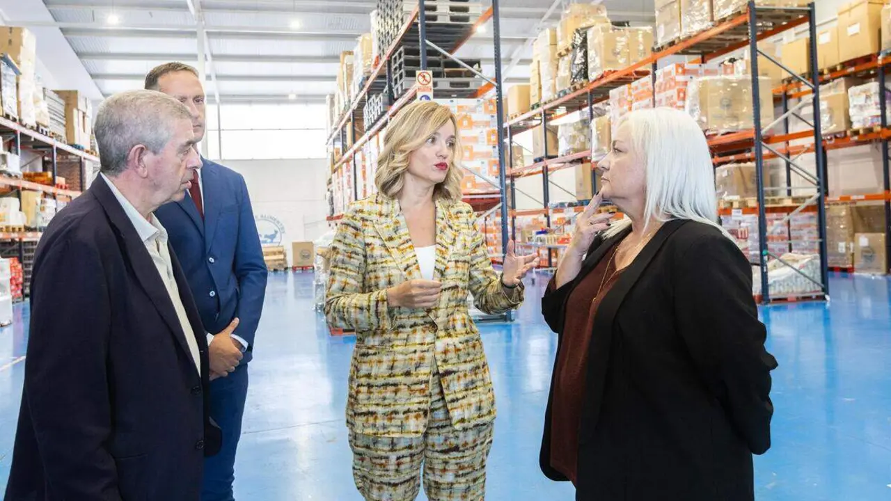 La ministra de Educaci&oacute;n, Formaci&oacute;n Profesional y Deportes y Portavoz del Gobierno, Pilar Alegr&iacute;a (2d), durante una visita a la Fundaci&oacute;n Tervalis en Teruel, a 2 de octubre de 2025, en Teruel, Arag&oacute;n (Espa&ntilde;a).
- Javier Escriche - Europa Press