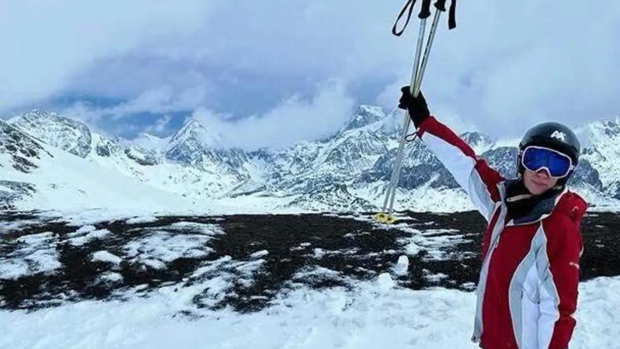 La actriz aragonesa Itziar Miranda esquiando en el Pirineo. / Itziar Miranda