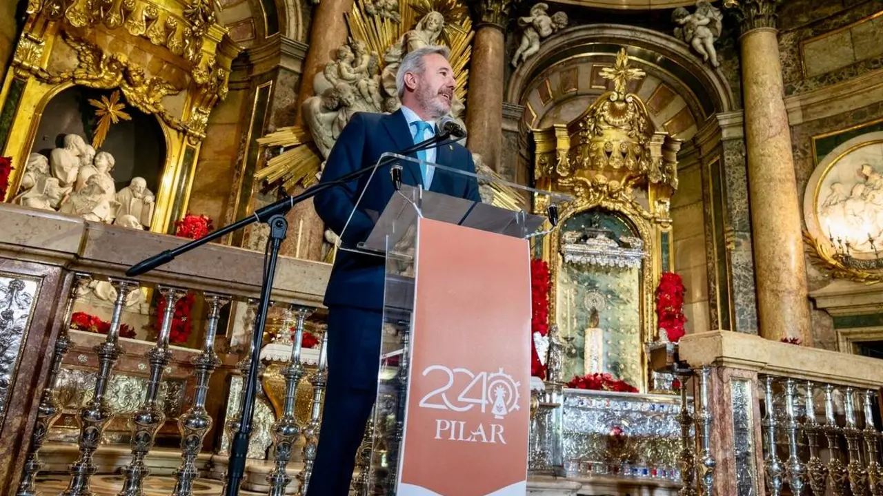 El presidente de Arag&oacute;n, Jorge Azc&oacute;n, durante la presentaci&oacute;n del proyecto 'Pilar 2040' en la Bas&iacute;lica del Pilar de Zaragoza ./ Fabi&aacute;n Sim&oacute;n - Gobierno de Arag&oacute;n