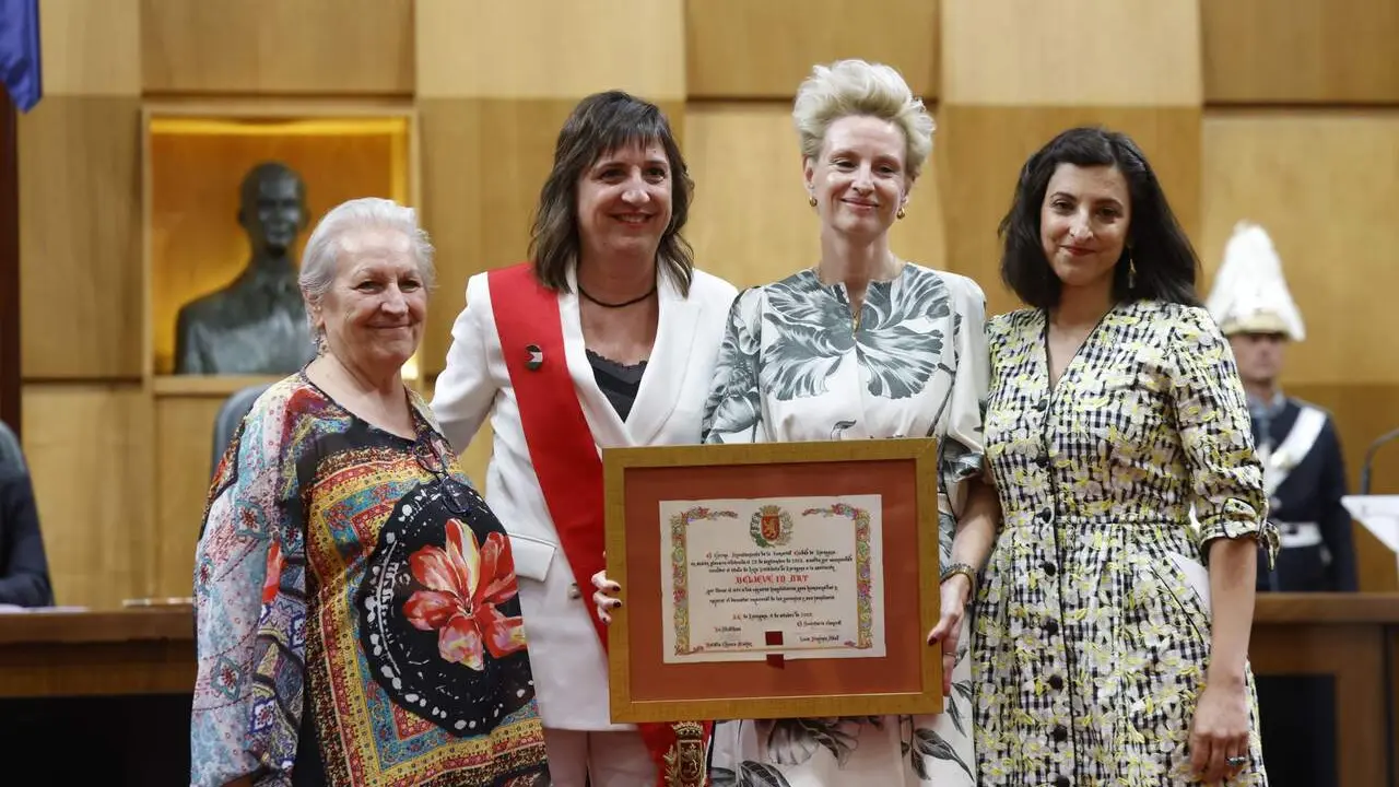 Entrega de las distinciones de Zaragoza en el acto previo al preg&oacute;n del Pilar 2025 ./ Ayuntamiento de Zaragoza