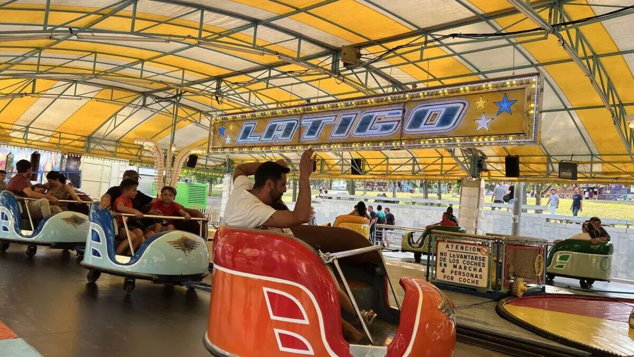 Atracci&oacute;n de ferias "L&aacute;tigo Macareno"
