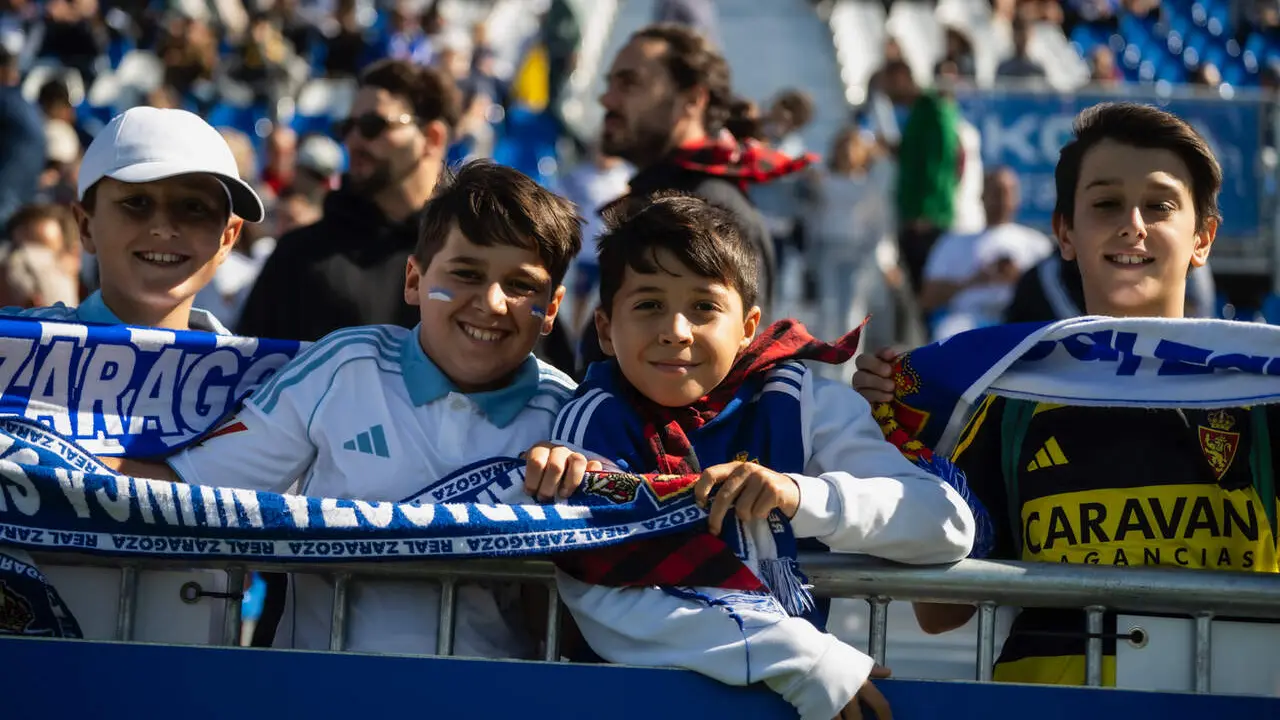 Aficionados del Real Zaragoza ante el C&oacute;rdoba / Marcos Cebri&aacute;n