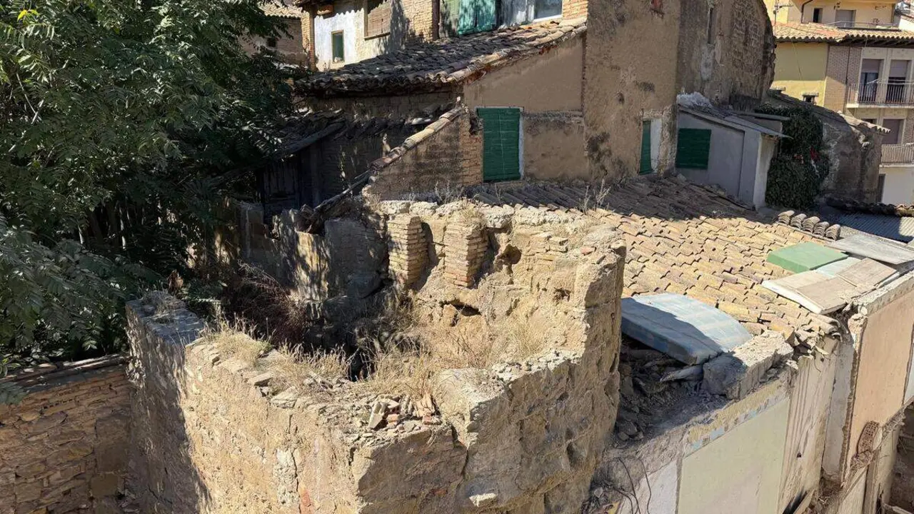 Aparece un torre&oacute;n musulm&aacute;n del siglo IX tras demoler el n&uacute;mero 9 de la ronda de Montearag&oacute;n de Huesca.
- AYUNTAMIENTO DE HUESCA