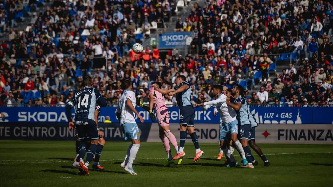 Imagen del encuentro entre el Real Zaragoza y el C&oacute;rdoba / Marcos Cebri&aacute;n