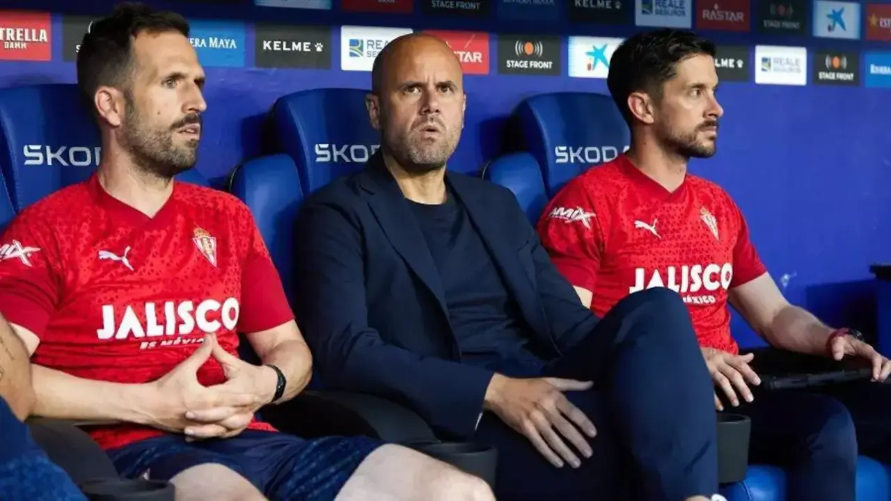 Miguel &Aacute;ngel Ram&iacute;rez junto a Cristobal Fuentes (derecha) en el Sporting