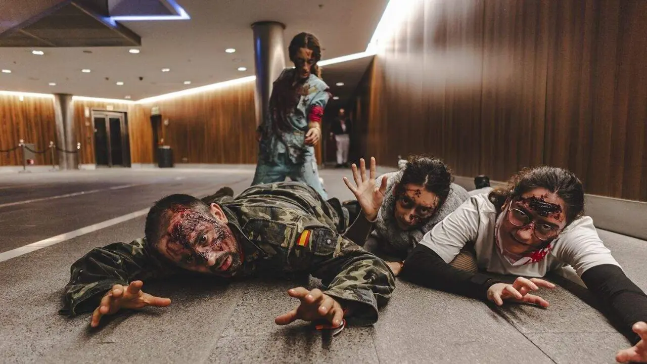 Imagen de archivo de una edici&oacute;n pasada del apocalipsis zombie de Puerto Venecia en Halloween. / PV