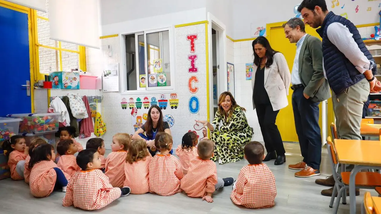 Visita de la alcaldesa a la escuela infantil Cantinela, de la Fundaci&oacute;n La Caridad./ AZ
