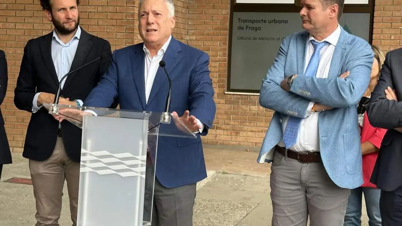 El consejero de Fomento, Octavio L&oacute;pez, ha presentado en Fraga las nuevas conexiones. / DGA