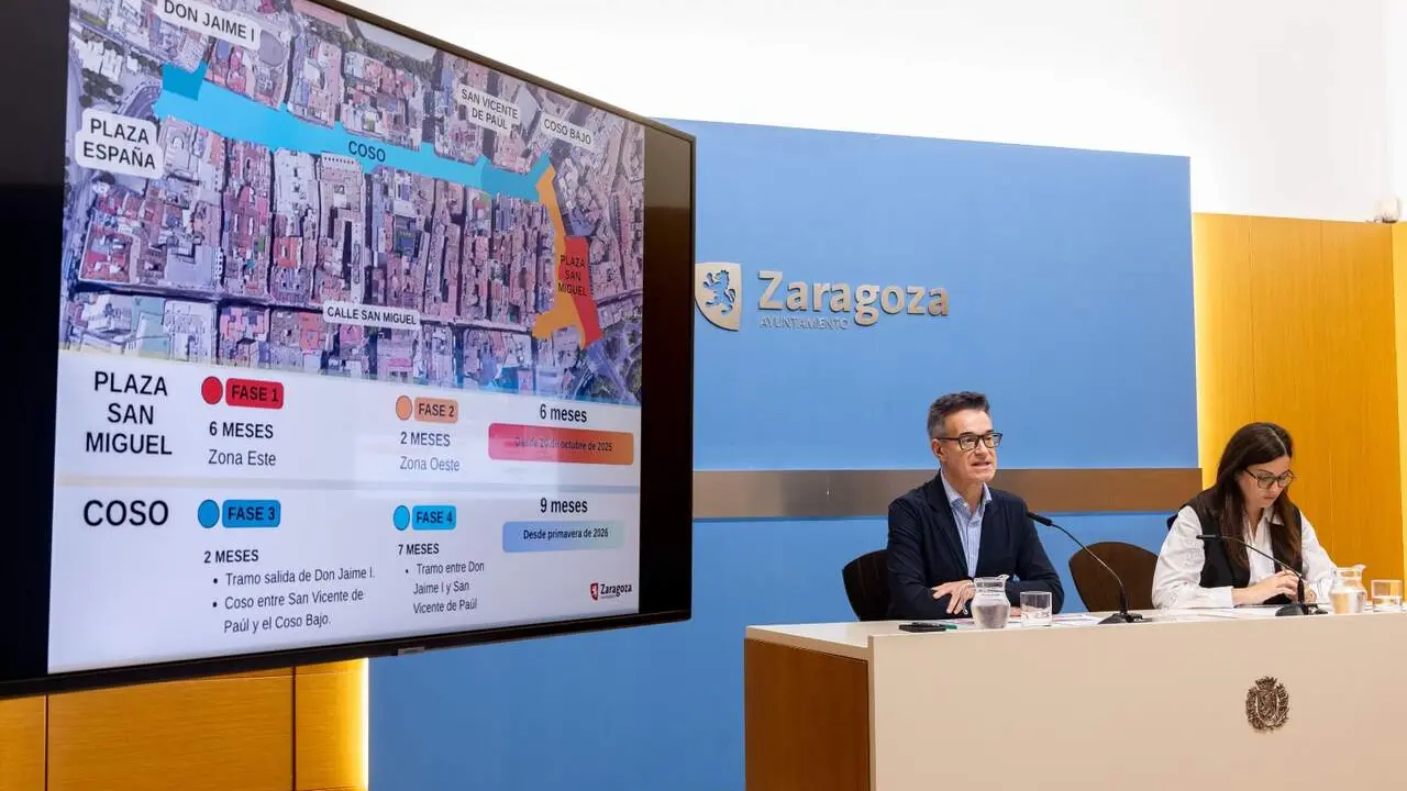 El consejero de Urbanismo, V&iacute;ctor Serrano, junto a la consejera de Medio Ambiente y Movilidad, Tatiana Gaudes./ AZ